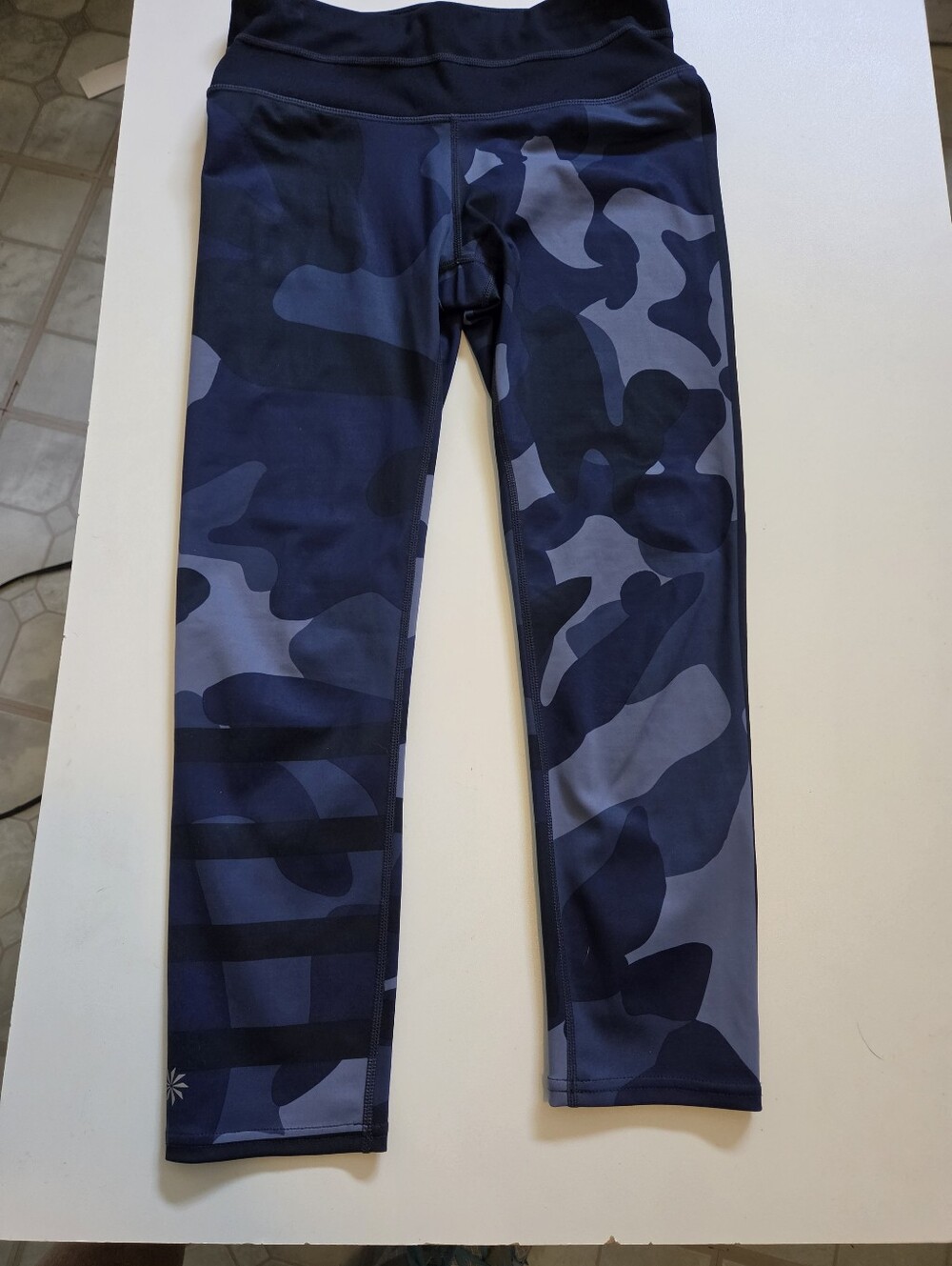 Athleta XS Navy Blue Camo Leggings 7/8 Ankle High Rise Zip Pocket